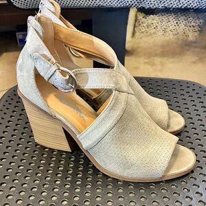 Sonoma Vitalize Ortholite heeled sandals in a grey faux suede